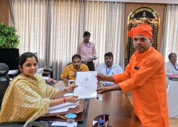 धनबाद में 2 मई को 3 उम्मीदवारों ने किया लोकसभा चुनाव के लिए नामांकन