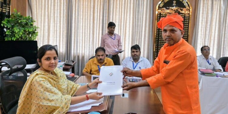 धनबाद में 2 मई को 3 उम्मीदवारों ने किया लोकसभा चुनाव के लिए नामांकन