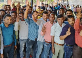 पुलिस और सुरक्षा जवानों ने डाक मतपत्र से आगामी चुनाव के लिए किया मतदान