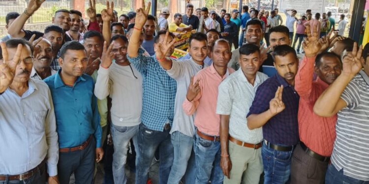 पुलिस और सुरक्षा जवानों ने डाक मतपत्र से आगामी चुनाव के लिए किया मतदान