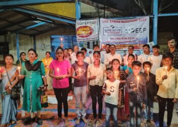 कैंडल जलाकर, रंगोली बनाकर मतदाताओं को किया गया जागरूक