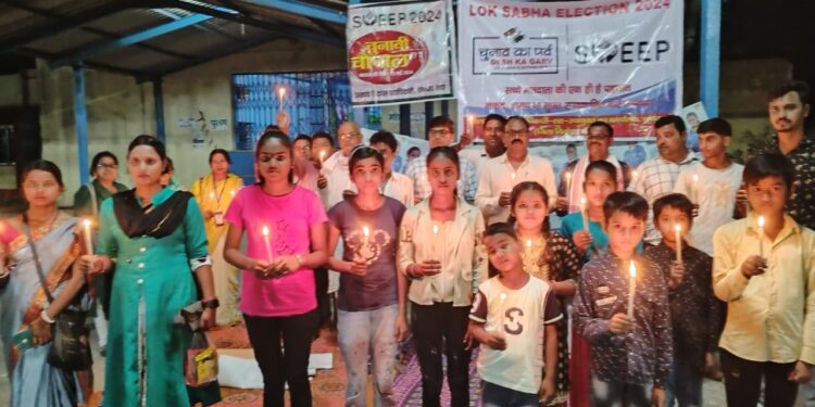 कैंडल जलाकर, रंगोली बनाकर मतदाताओं को किया गया जागरूक