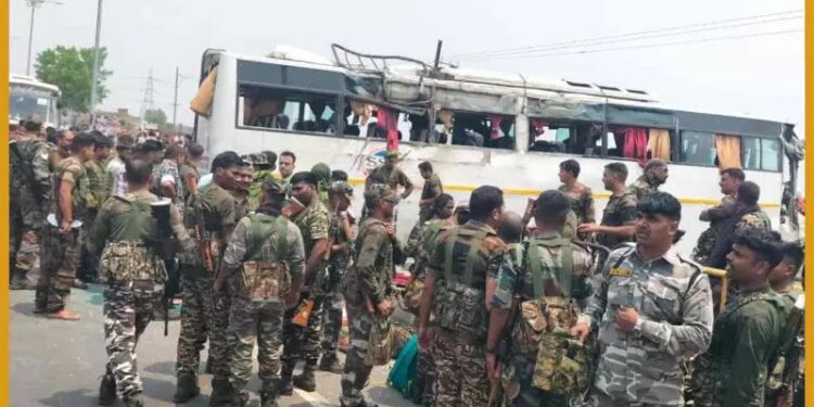 गिरिडीह के बगोदर में सेना की बस दुर्घटनाग्रस्त, एक जवान की मौत कई घायल, कई आला अधिकारी मौके पर पहुंचे