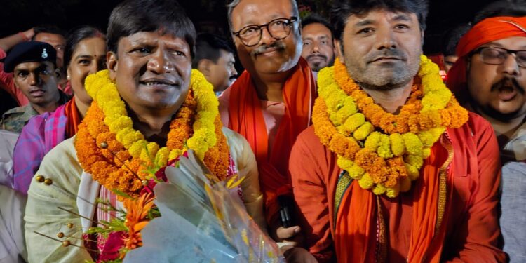 धनबाद लोकसभा के एनडीए प्रत्याशी ढुल्लू महतो बोकारो विधानसभा क्षेत्र में किया जनसंपर्क और नुक्कड़ सभा