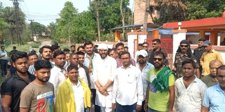 कांग्रेस प्रत्याशी अनुपमा सिंह और इनके पति अनूप सिंह ने कई क्षेत्रों में किया जनसंपर्क