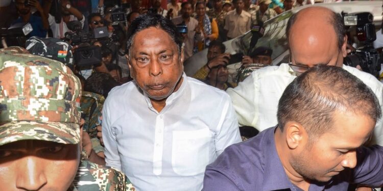 ED को मिला आलमगीर आलम का 6 दिन तक रिमांड, कल ही ED ने मंत्री को पुछताछ के बाद किया था गिरफ्तार