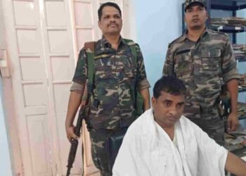 पलामू में ACB ने शिक्षा विभाग के एक पदाधिकारी को रिश्वत लेते रंगे हाथ किया गिरफ्तार