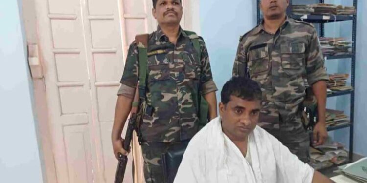 पलामू में ACB ने शिक्षा विभाग के एक पदाधिकारी को रिश्वत लेते रंगे हाथ किया गिरफ्तार