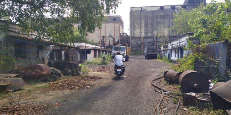 एशिया का सबसे बड़ा दुग्दा कोल वाशरी हुई बंद,वाशरी बंद कराने में प्रबंधन,जनप्रतिनिधि और सांसद जिम्मेदार