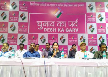 वोटर्स के लिए बूथ में मोबाइल फोन ले जाना वर्जित, और क्या पढ़े पूरी खबर