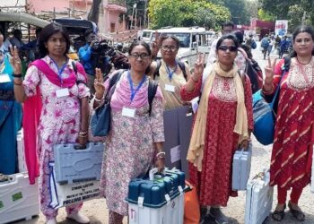 मतदान के लिए सभी पोलिंग पार्टियां हुईं रवाना, कल सुबह 7 बजे से शाम 5 बजे तक होगा मतदान