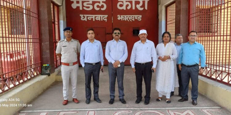 प्रधान जिला एवं सत्र न्यायाधीश ने किया धनबाद जेल का निरीक्षण, जेल प्रशासन को दिए कई आवश्यक दिशा निर्देश