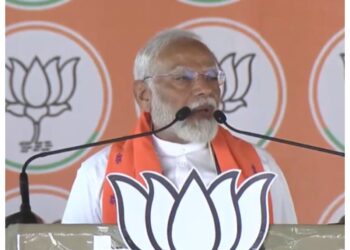 दुमका में मोदी ने भरी हुंकार, 4 जून के बाद भ्रष्टाचारियों पर कसी जाएगी लगाम