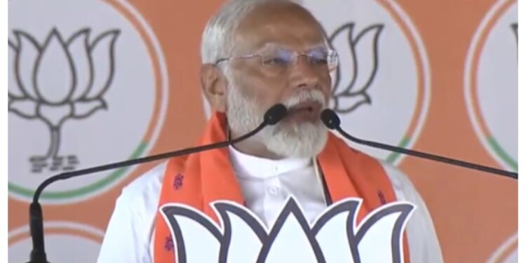 दुमका में मोदी ने भरी हुंकार, 4 जून के बाद भ्रष्टाचारियों पर कसी जाएगी लगाम