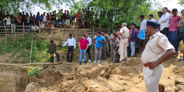 जामताड़ा में निर्माणाधीन मनरेगा सिंचाई कुंआ का मिट्टी धंसने से एक मजदूर की मौत, तीन घायल