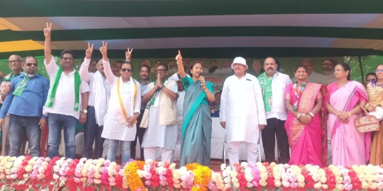 कल्पना सोरेन ने जामताड़ा में चुनावी सभा को किया संबोधित, इंडिया गठबंधन प्रत्याशी के पक्ष में मांगा वोट