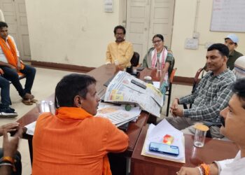 बिजली की समस्या को लेकर सिंदरी विधायक की पत्नी तारा देवी मिली बिजली जीएम से,जल्द समाधान का मिला आश्वासन