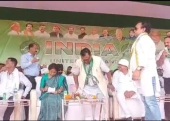 INDIA गठबंधन में है ALL IS WELL ? कल्पना सोरेन के कार्यक्रम में विधायक इरफान को नही मिली कुर्सी, पूरे कार्यक्रम के दौरान खड़े रहे इरफान