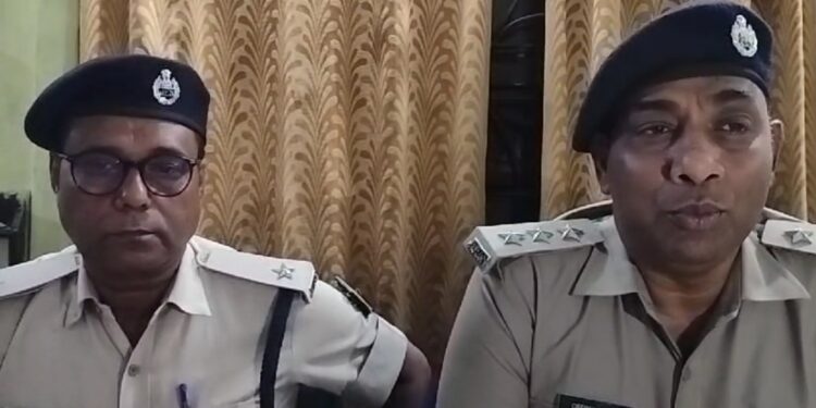 कार्बाइननुमा कट्टा के साथ किसी घटना को अंजाम देने जा रहा बाइक सवार अपराधी गिरफ्तार 