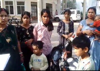 महिला ने पति को दूसरी महिला के साथ पकड़ा, शक होने पर गिरिडीह से आई थी धनबाद, थाना में शिकायत