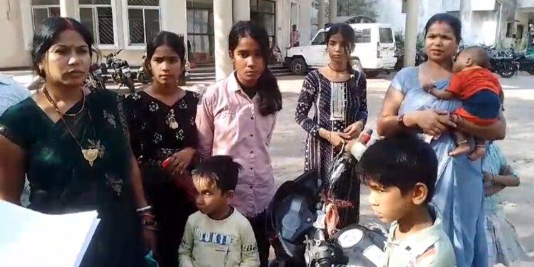 महिला ने पति को दूसरी महिला के साथ पकड़ा, शक होने पर गिरिडीह से आई थी धनबाद, थाना में शिकायत