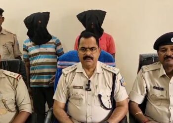 नकली पेय पदार्थ बनाने वाली मिनी फैक्ट्री का पुलिस ने किया खुलाशा, मशीन, पेय पदार्थ, जब्त, संचालक गिरफ्तार