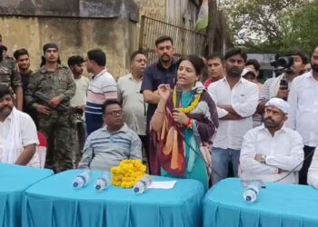 कांग्रेस प्रत्याशी अनुपमा सिंह का जगह – जगह जनसंपर्क अभियान, लोगो से वोट देने की कर रहीं अपील