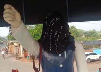 बिनोद बिहारी महतो की आदमकद प्रतिमा का असामाजिक तत्वों ने किया अपमान,स्मारक समिति ने कि कार्रवाई की मांग
