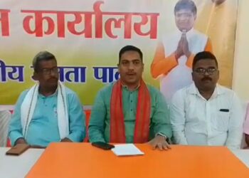 भाजपा पुर्व मंत्री भानुप्रताप साही पहुंचे धनबाद, प्रत्याशी ढुल्लू महतो के पक्ष में की प्रेसवार्ता
