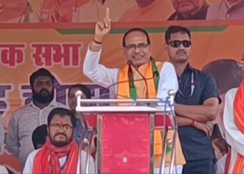 मध्य प्रदेश के पूर्व मुख्यमंत्री शिवराज सिंह चौहान चुनाव प्रचार में पंहुचे धनबाद, कहा मोदी के हांथ में संविधान और आरक्षण सुरक्षित