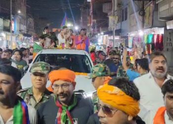 गिरीडीह लोकसभा के कतरास में आजसू प्रत्याशी के पक्ष में सुदेश महतो, सी पी चौधरी और रागिनी सिंह का रोड शो 