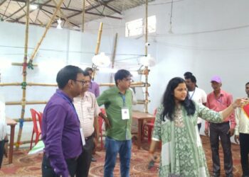 टीम वर्क से सफलतापूर्वक संपन्न होगी मतगणना – उपायुक्त, ईवीएम व पोस्टल बैलेट से वोटों की गिनती करने का दिया प्रशिक्षण