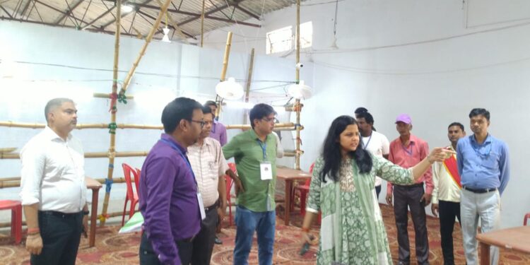 टीम वर्क से सफलतापूर्वक संपन्न होगी मतगणना – उपायुक्त, ईवीएम व पोस्टल बैलेट से वोटों की गिनती करने का दिया प्रशिक्षण