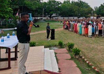 धनबाद SSP ने पुलिस जवानों को मतगणना के दिन विधि व्यवस्था को लेकर दिए कई दिशा निर्देश
