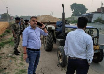 जिला प्रशासन की अवैध बालू खनन, भंडारण व परिवहन के विरुद्ध कार्रवाई, बालू लदे 4 ट्रैक्टर व 2 407 जब्त