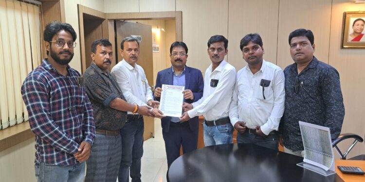 ईरा ने इसीएल अध्यक्ष सह प्रबंध निदेशक से मिलकर पत्रकारों के हित में ज्ञापन सोपा