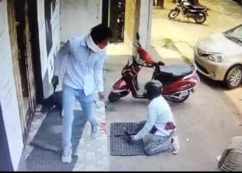 रानीगंज में लूट के दौरान अत्याधुनिक हथियारों से लैस डकैतों से अकेले ही भीड़ गया बंगाल का यह जाबांज पुलिस अधिकारी, एक को मारी गोली