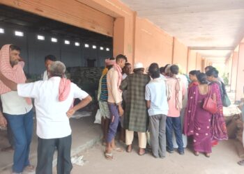 जामताड़ा में किसानों को 50% सब्सिडी के दर पर दिया जा रहा धान का बीज, समय पर बीज मिलने से खुशी