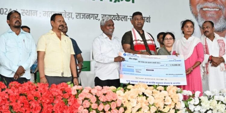 सीएम चंपाई सोरेन ने करोड़ों रूपये की योजनाओं उद्घाटन और शिलान्यास किया