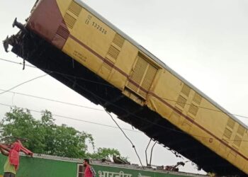पश्चिम बंगाल के जलपाईगुड़ी में ट्रेन हादसा, 6 के मौत की सूचना, 2 दर्जन से अधिक घायल, बचाव और राहत कार्य जारी