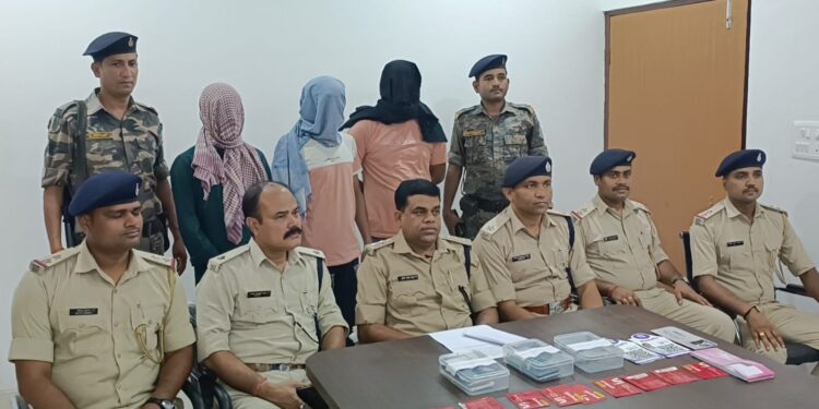 ऑन लाइन गेमिंग के माध्यम से साइबर ठगी करने वाले 3 साइबर अपराधी झरिया से पुलिस ने किया गिरफ्तार, एक करोड़ का मिला ट्रांजेक्सन
