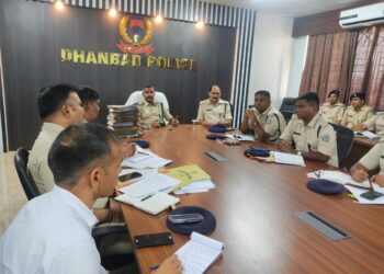 धनबाद एसएसपी ने सभी पुलिस पदाधिकारियों के साथ की समीक्षा बैठक, क्राइम कंट्रोल का दिया निर्देश