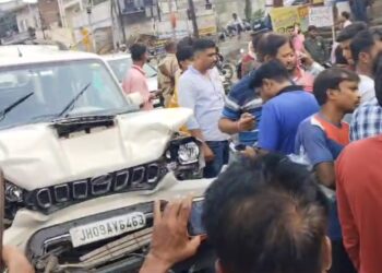 धनबाद में एक बार फिर रफ्तार का कहर, बाइक सवार पिता पुत्री गंभीर रूप से घायल