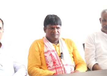 धनबाद लोकसभा से नवनिर्वाचित सांसद ढुल्लू महतो ने भाजपा कार्यालय में किया प्रेस कांफ्रेंस