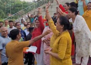 धनबाद लोकसभा से भाजपा की जीत, देश में एक बार फिर से एनडीए को मिली बहुमत पर निवर्तमान मेयर के साथ मॉर्निंग वॉकरो ने मिठाई बांटकर मनाई खुशी