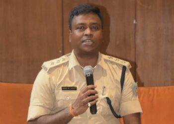 धनबाद पुलिस पदाधिकारियों को नए कानूनों की दी गई जानकारी