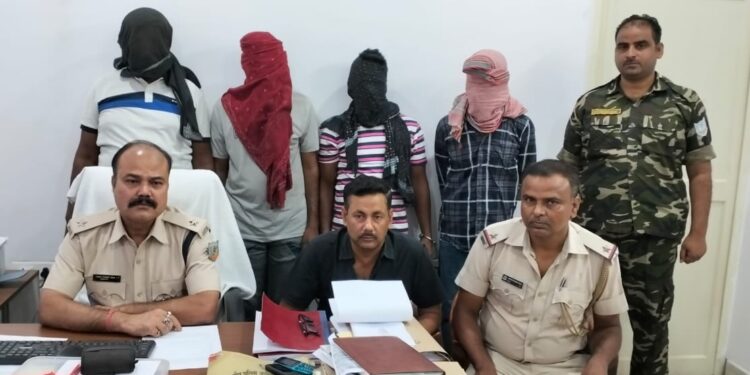 जोरापोखर पुलिस को मिली बड़ी कामयाबी, चार अपराधी को जेवरात नगदी, बाइक और मोबाइल के साथ गिरफ्तार