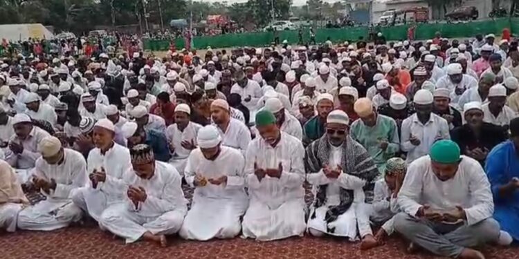 आज करीब 7 बजे अदा की गई बकरीद की नमाज, ईदगाह और मस्जिदों में रही भीड़