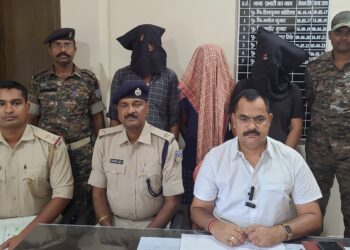 अवैध बालू कारोबार पर पुलिस और खनन विभाग की कार्यवाई, बालू लोड तीन हाइवा, स्कॉट कर रहे दो कर जब्त, तीन गिरफ्तार