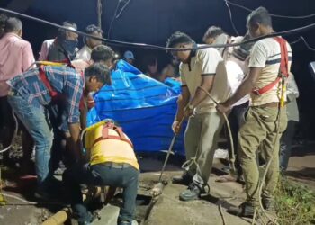 झरिया में ईस्ट भगतडीह BCCL के 9 नंबर बंद चानक में गिरे युवक के शव को 70 घटे बाद माइंस रेस्क्यू की टीम ने निकाला बाहर